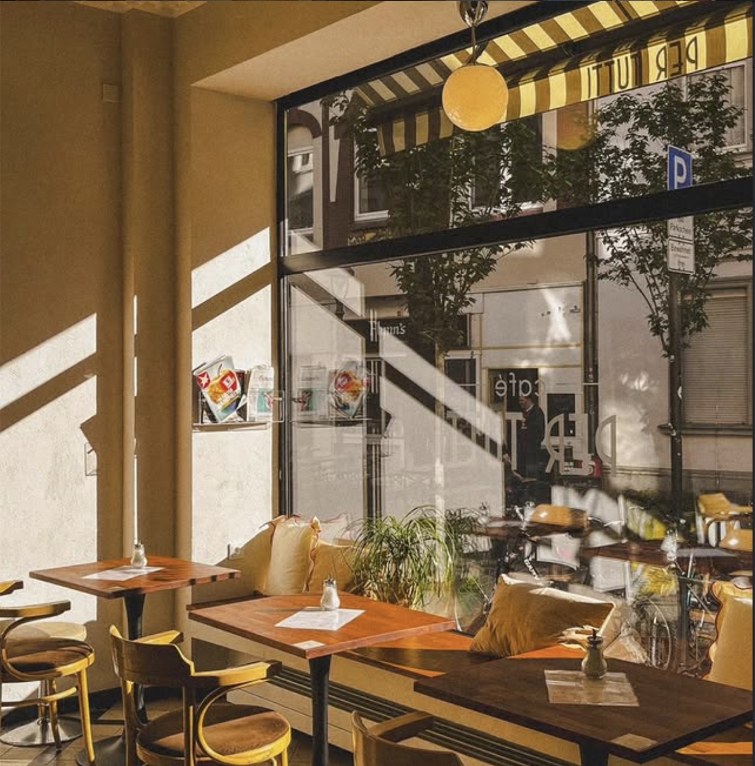 ボン旧市街カフェ Per Tutti の店内